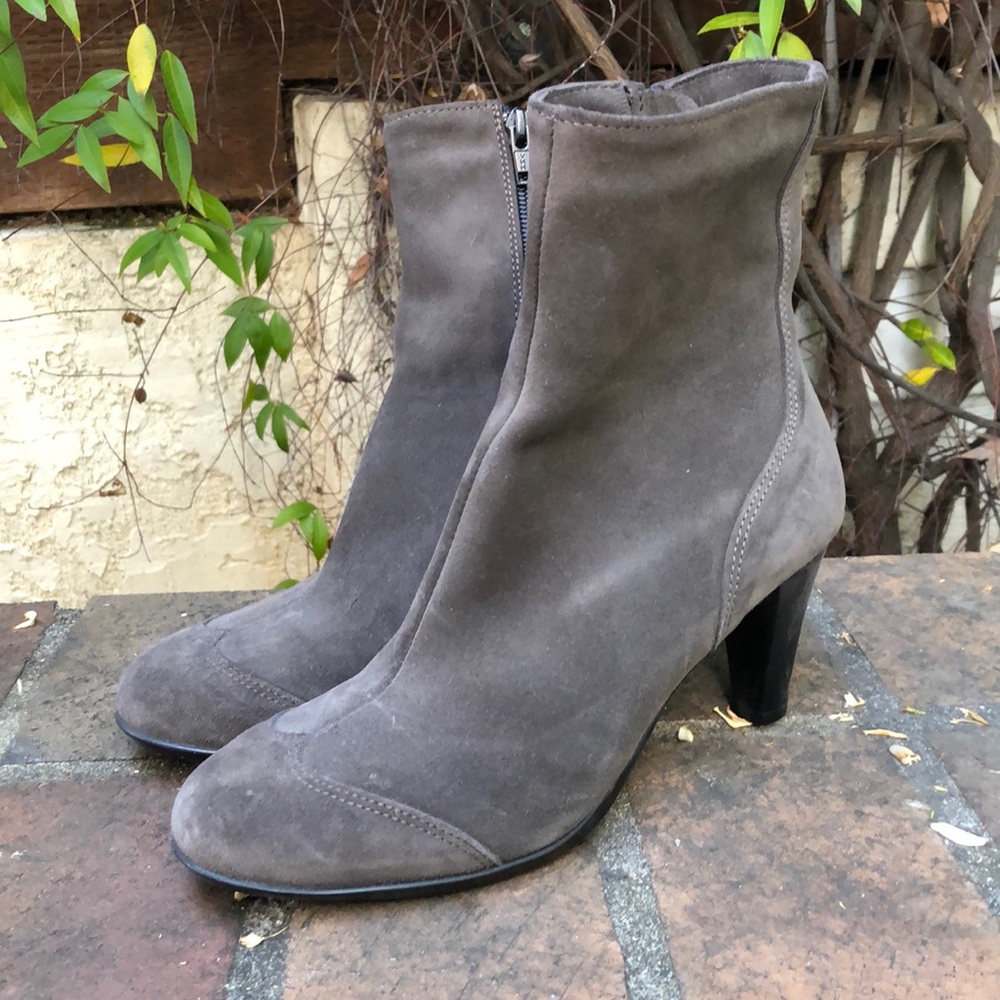 La Canadienne Suede Heeled Boots